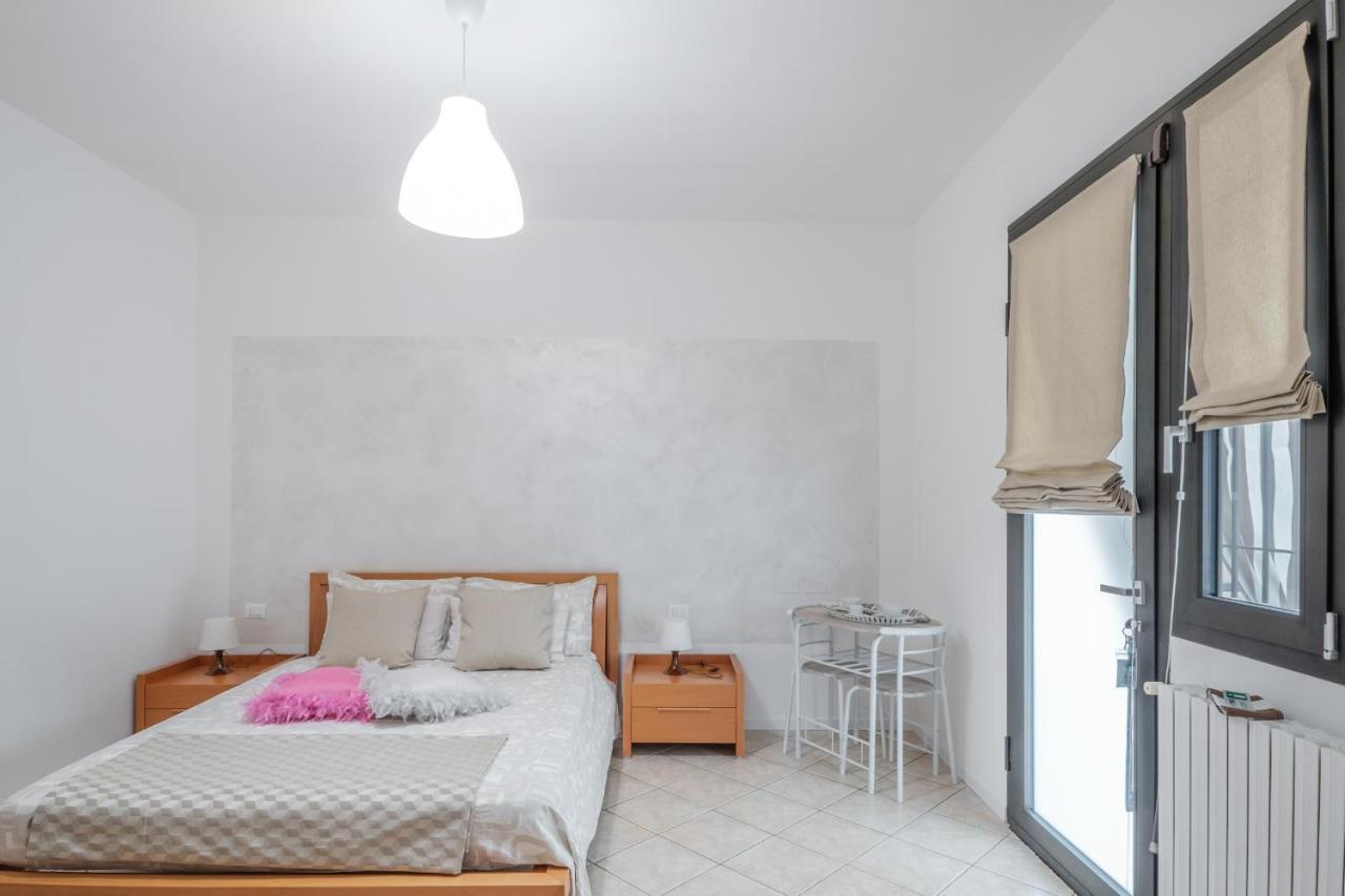B&B Casa Gaia - シルミオーネ エクステリア 写真